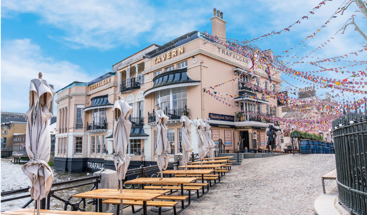 Unmissable - The stunning Trafalgar Tavern beside the river Thames